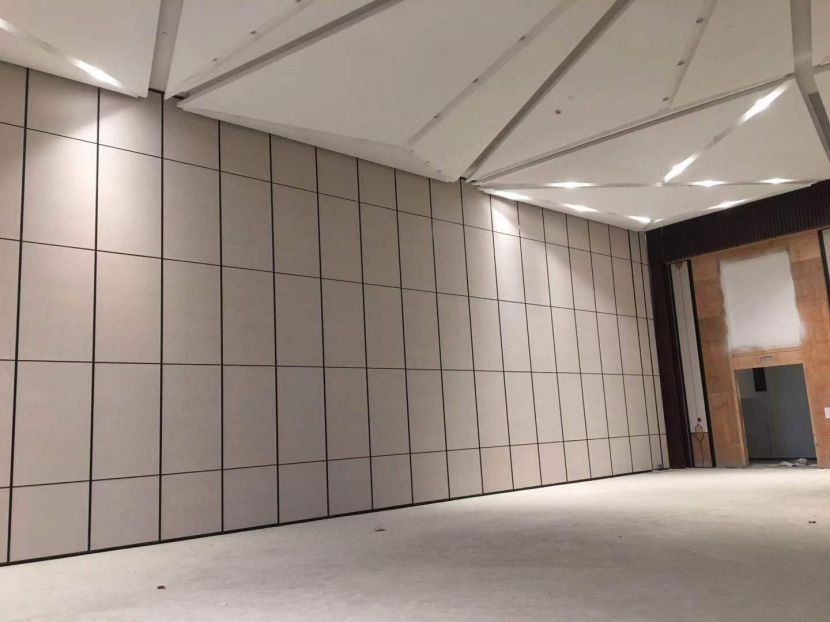 泰興金陵國際大酒店活動(dòng)隔斷安裝項(xiàng)